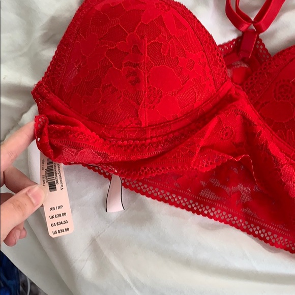 NWT Victoria’s Secret red lace bralette - Picture 3 of 3
